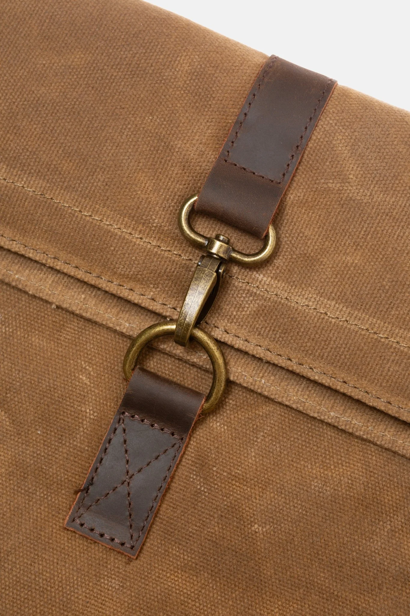 MOCHILA CLÁSICA ENCERADA BEIGE - Image 4